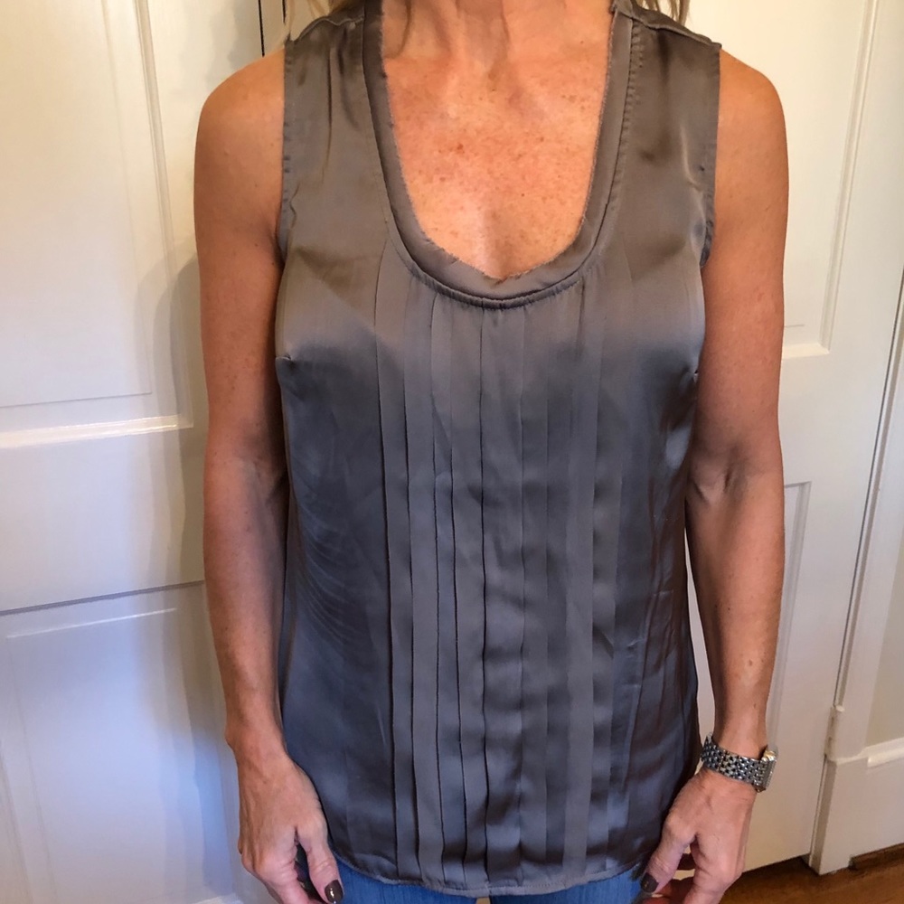 Sleeveless polyester blouse